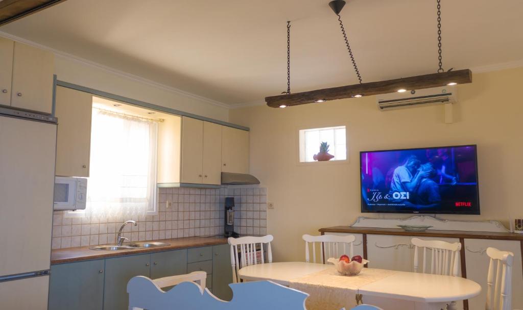 TV a/nebo společenská místnost v ubytování Athor Villa