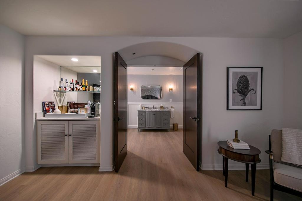 The Colony Palms Hotel and Bungalows - Adults Only - King Room