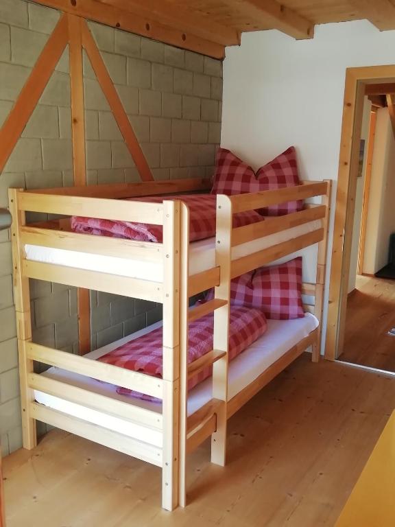 Postel nebo postele na pokoji v ubytování Apartments Ban Guggugg