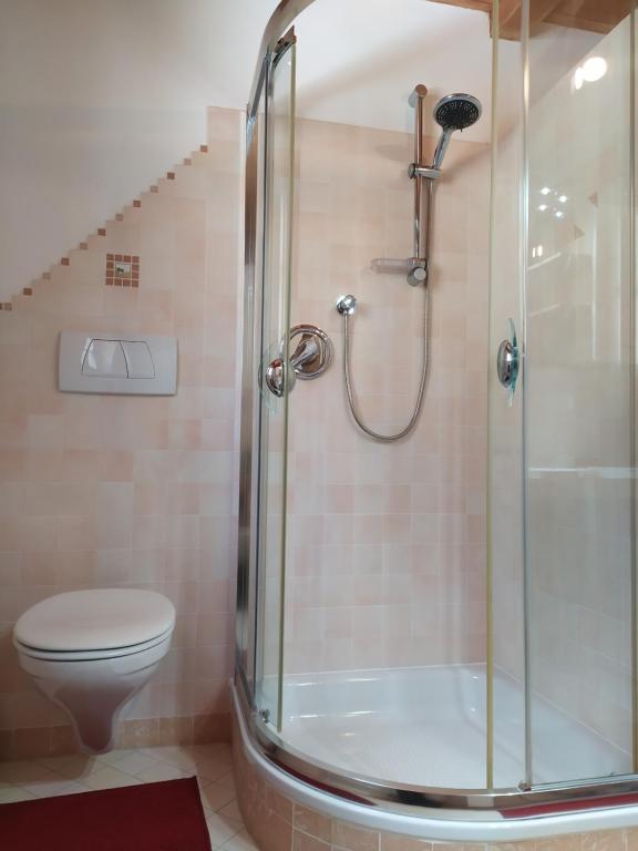 Koupelna v ubytování Apartments Ban Guggugg