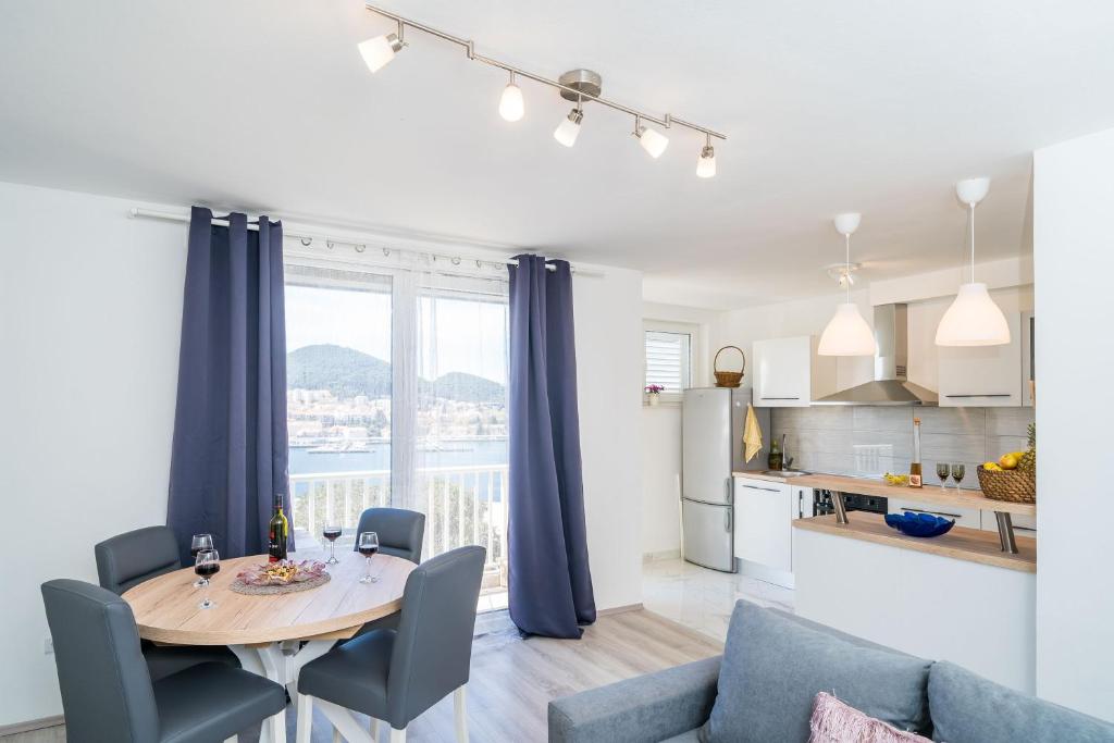 Kuchyň nebo kuchyňský kout v ubytování Apartment Cvjetković