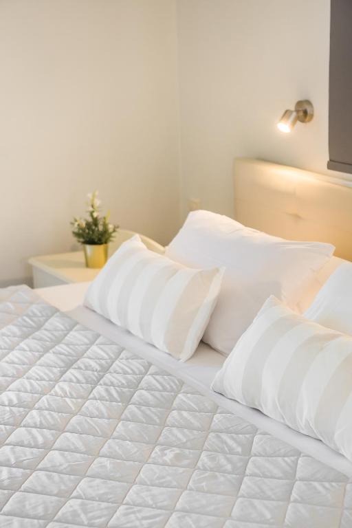 Panorama Fanari studios and apartments - 11