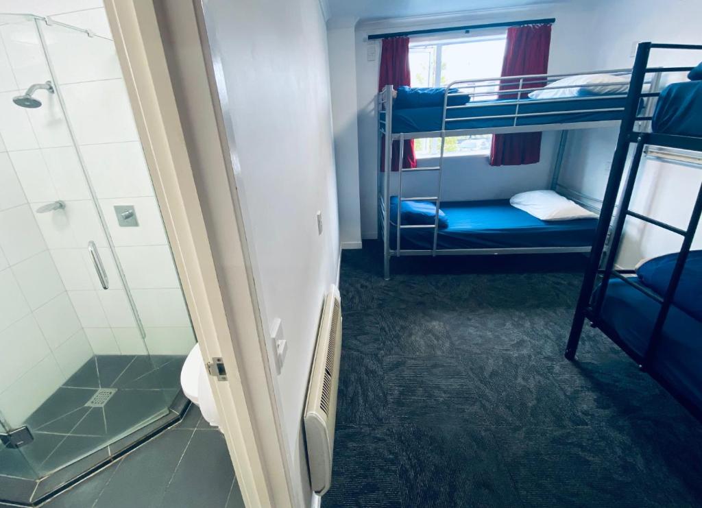 Based by the Lake - Resim 40