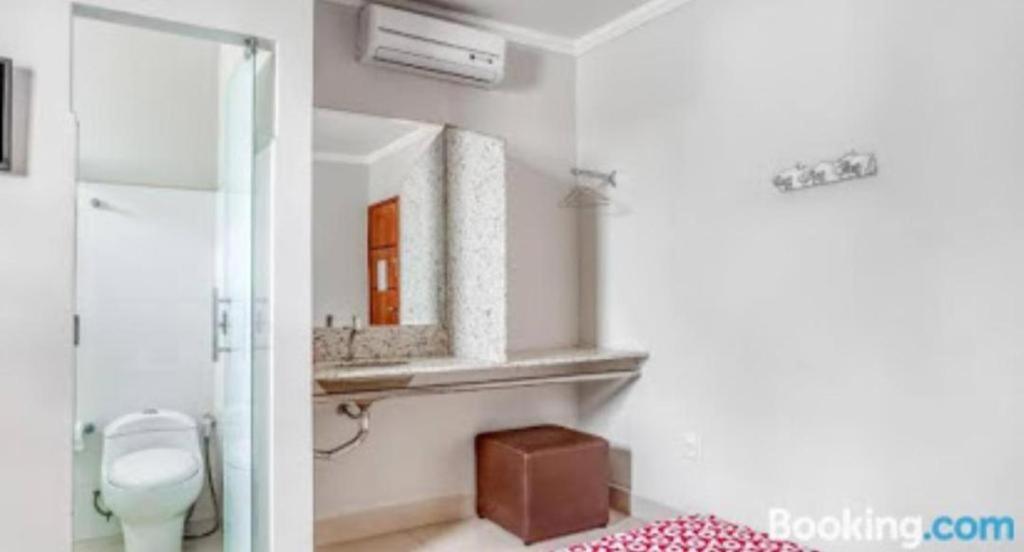  Hotel Economy