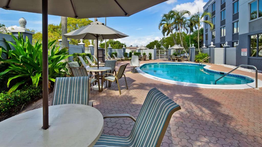 Best Western Fort Myers Inn and Suites, Fort Myers – Precios actualizados  2023