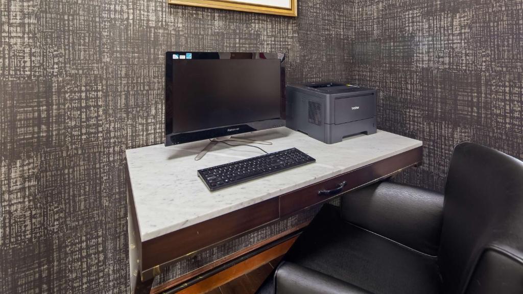 Best Western Inn & Suites photo