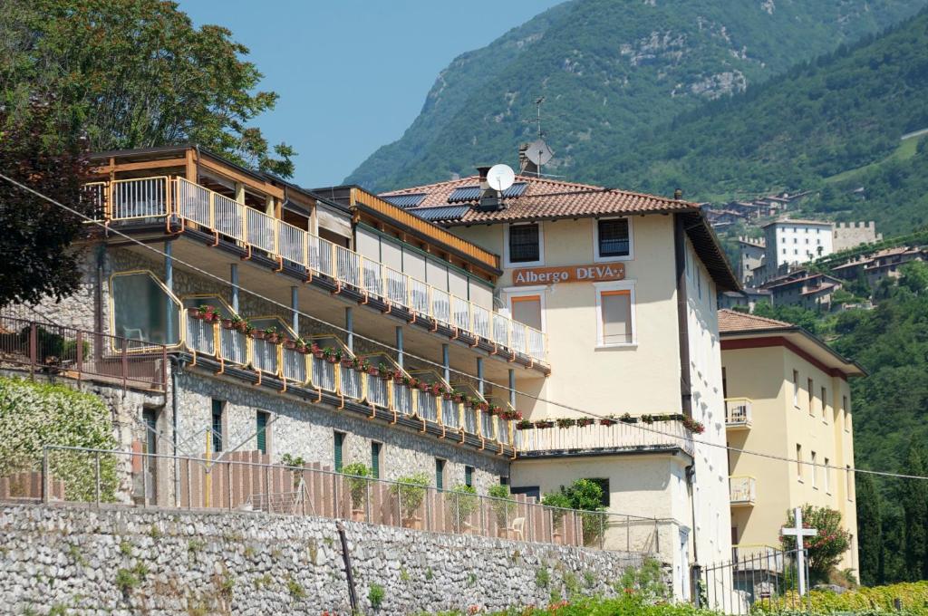 Nespecifikovaný výhled na hory nebo výhled na hory při pohledu z hotelu