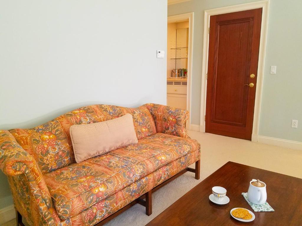 Copper Beech Inn - Superior King Room