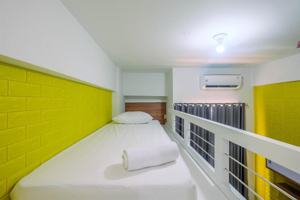 Cozy Studio with Bunk Bed at Dave Apartment near UI By Travelio - Studio-appartement