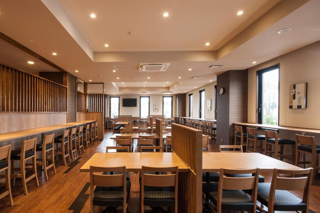 Restaurace v ubytování Hotel Route-Inn Isesaki Inter