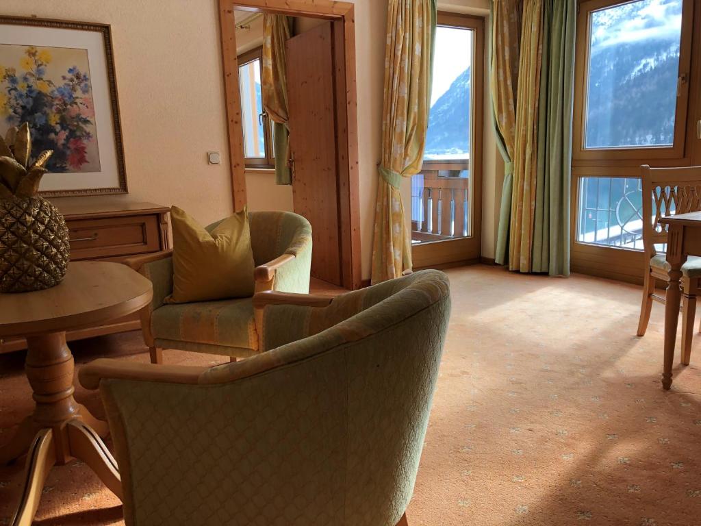 Een zitgedeelte bij Hotel Post am See