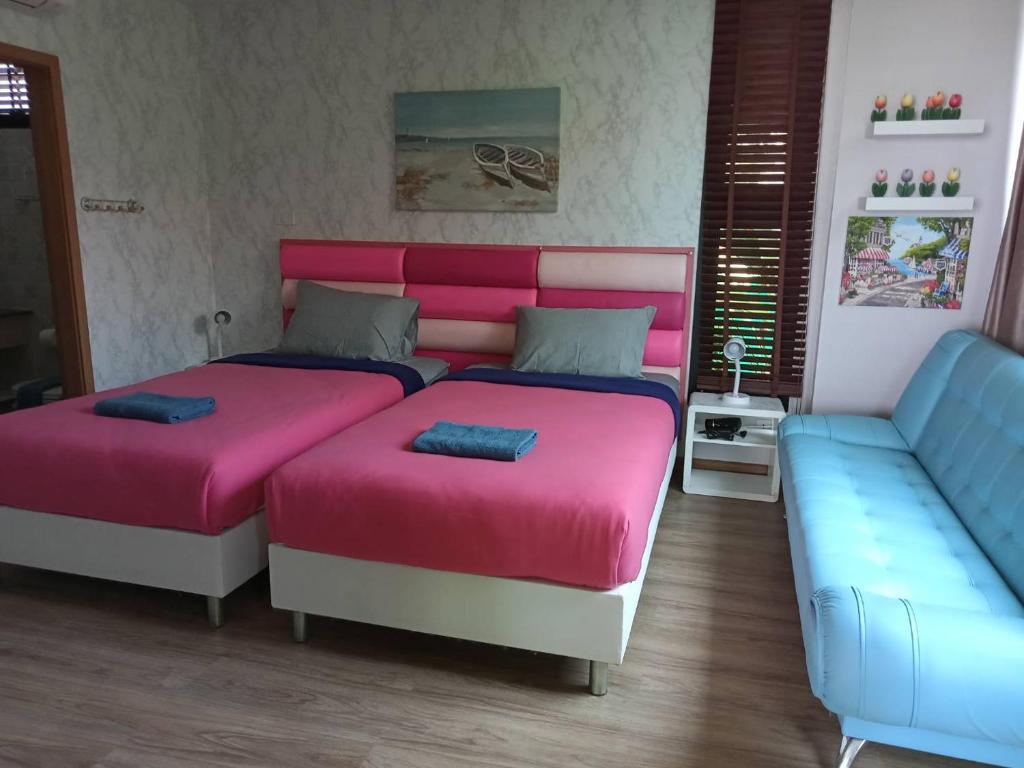 Postel nebo postele na pokoji v ubytování La Playa Beach Front Pool Villa Cha-am,Huahin