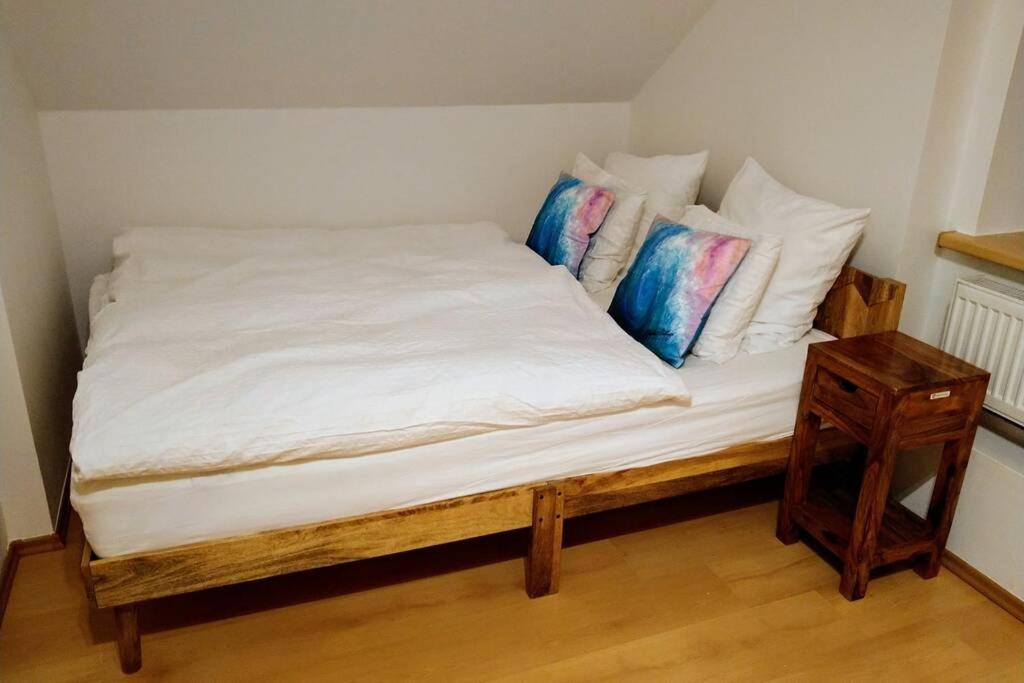Postel nebo postele na pokoji v ubytování Horský Apartmán Loučná, nově s infrasaunou