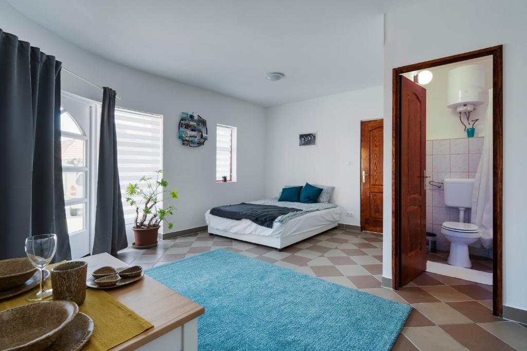 A bed or beds in a room at Bella Ciao