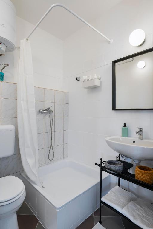 A bathroom at Bella Ciao