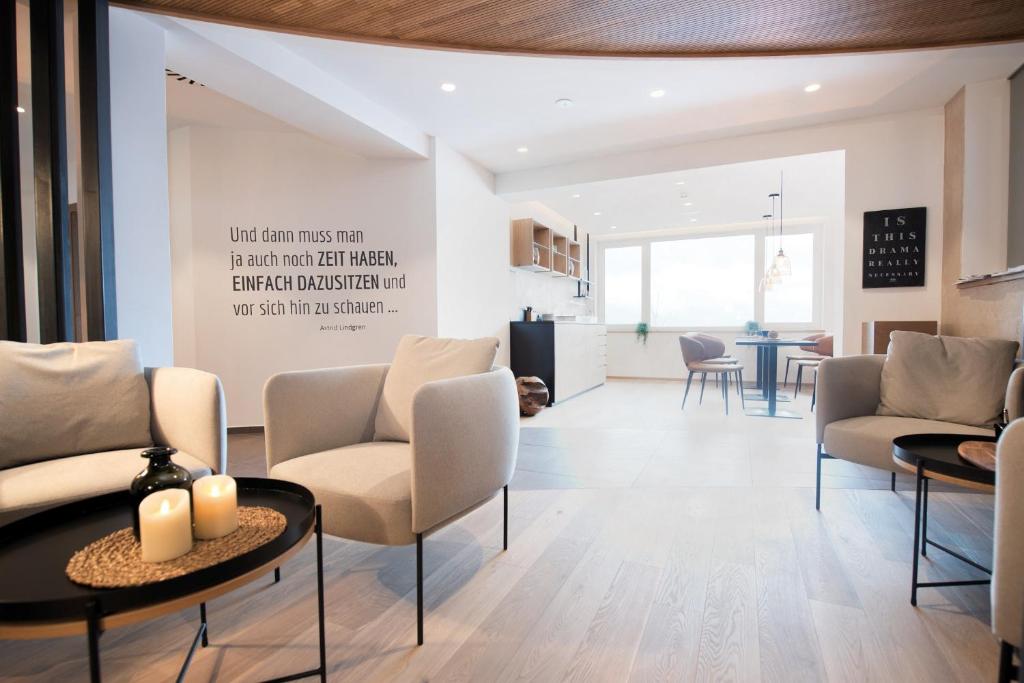 Een zitgedeelte bij Hotel Post am See