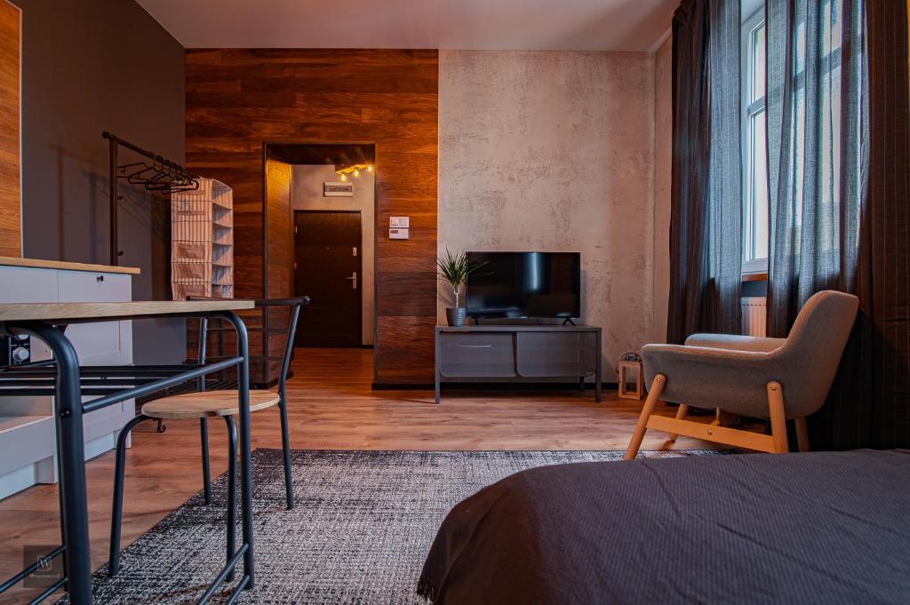 Televízia a/alebo spoločenská miestnosť v ubytovaní Apartamenty Wyszyńskiego 2
