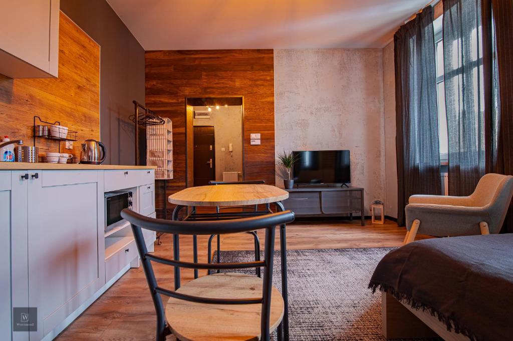Televízia a/alebo spoločenská miestnosť v ubytovaní Apartamenty Wyszyńskiego 2