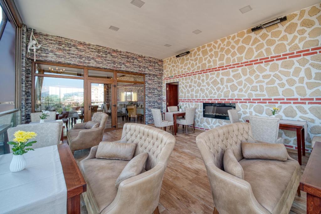 A seating area at Residence Konstantina Palace