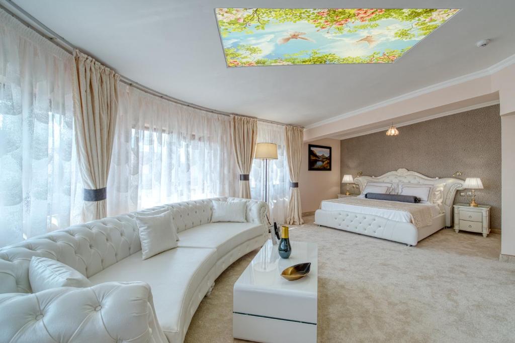 A seating area at Residence Konstantina Palace