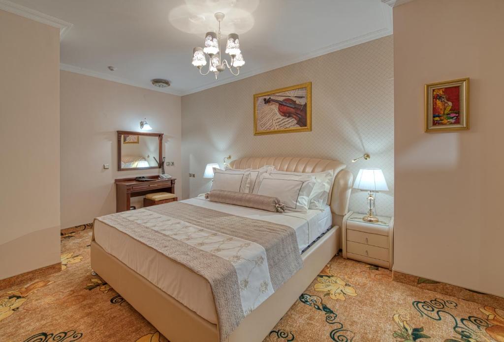 A bed or beds in a room at Residence Konstantina Palace