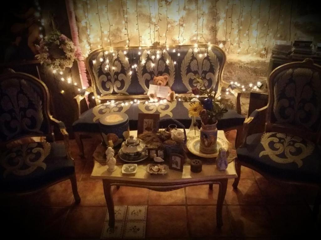 A seating area at Room in Lodge - Romantic getaway to Cuenca at La Quinta de Malu
