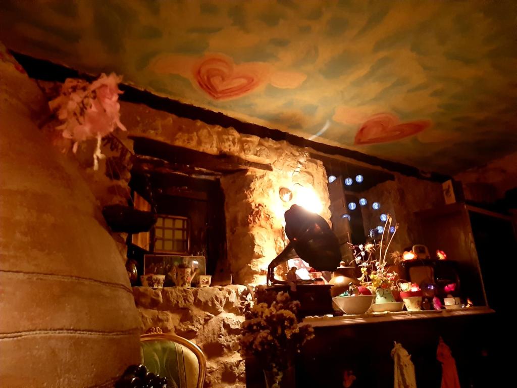 Kép Room in Lodge - Romantic getaway to Cuenca at La Quinta de Malu szállásáról Valeriában a galériában