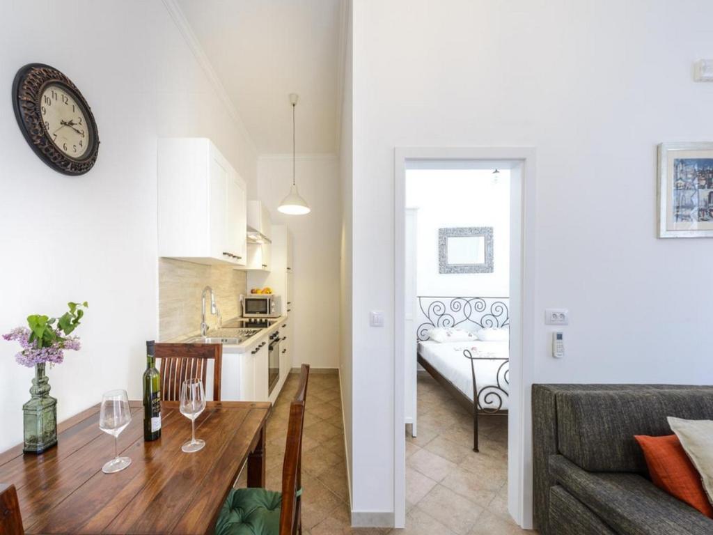 Apartments Franka Old Town - 9