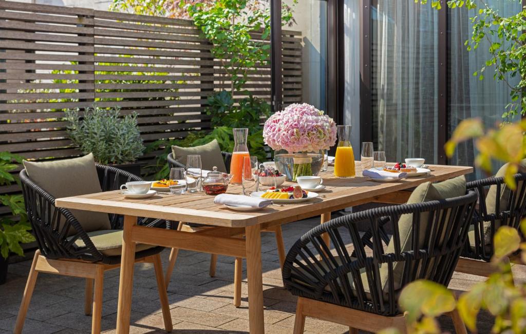 Four Seasons Hotel London at Park Lane - Executive Conservatory Suite With King Bed