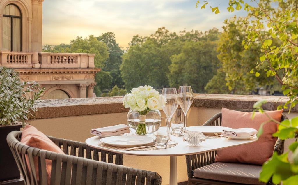 Four Seasons Hotel London at Park Lane - Resim 12