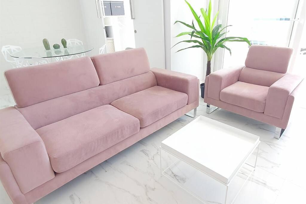 SKOL 645. Exclusive Three Bedrooms Apartment with Sea Views ...