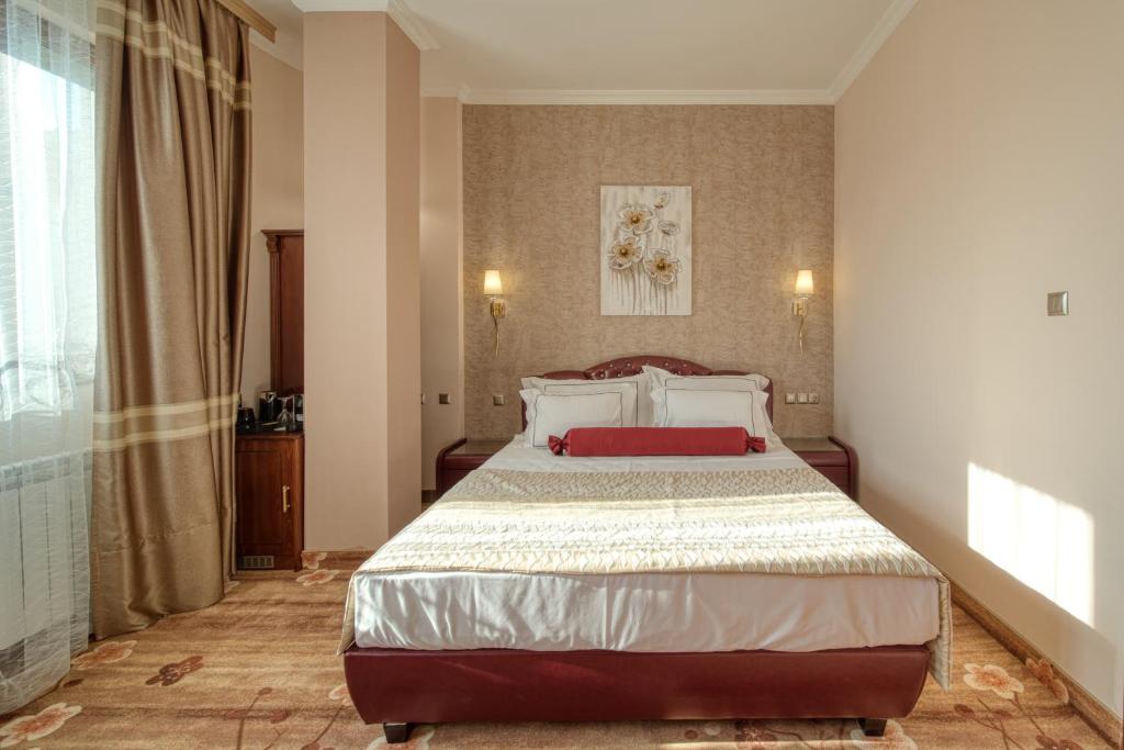 A bed or beds in a room at Residence Konstantina Palace