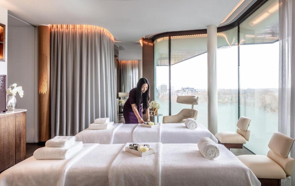 Four Seasons Hotel London at Park Lane - Resim 22