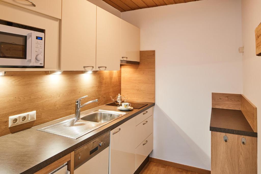 Kuchyň nebo kuchyňský kout v ubytování Appartements Sailer