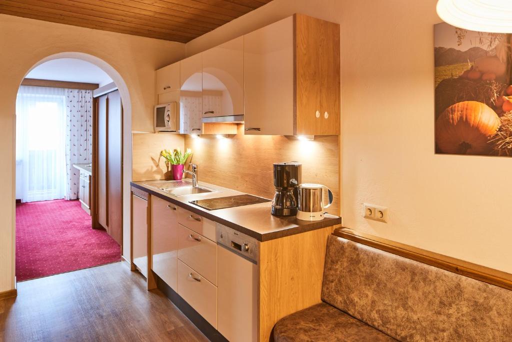 Kuchyň nebo kuchyňský kout v ubytování Appartements Sailer