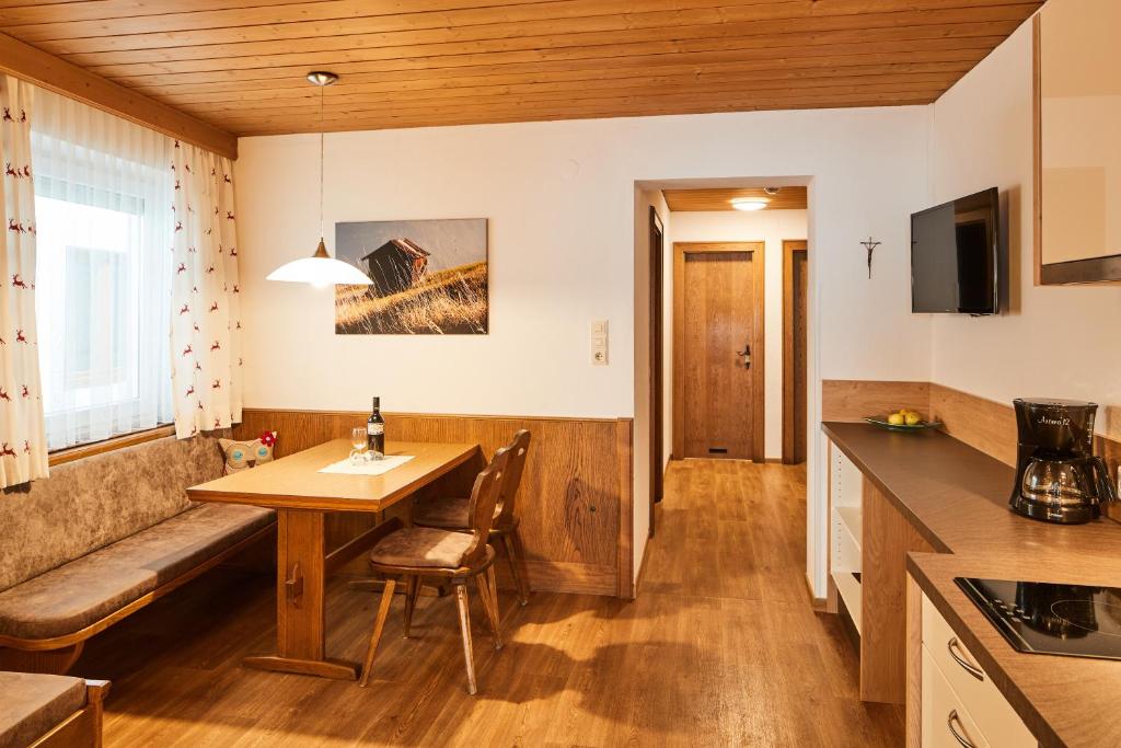 Kuchyň nebo kuchyňský kout v ubytování Appartements Sailer