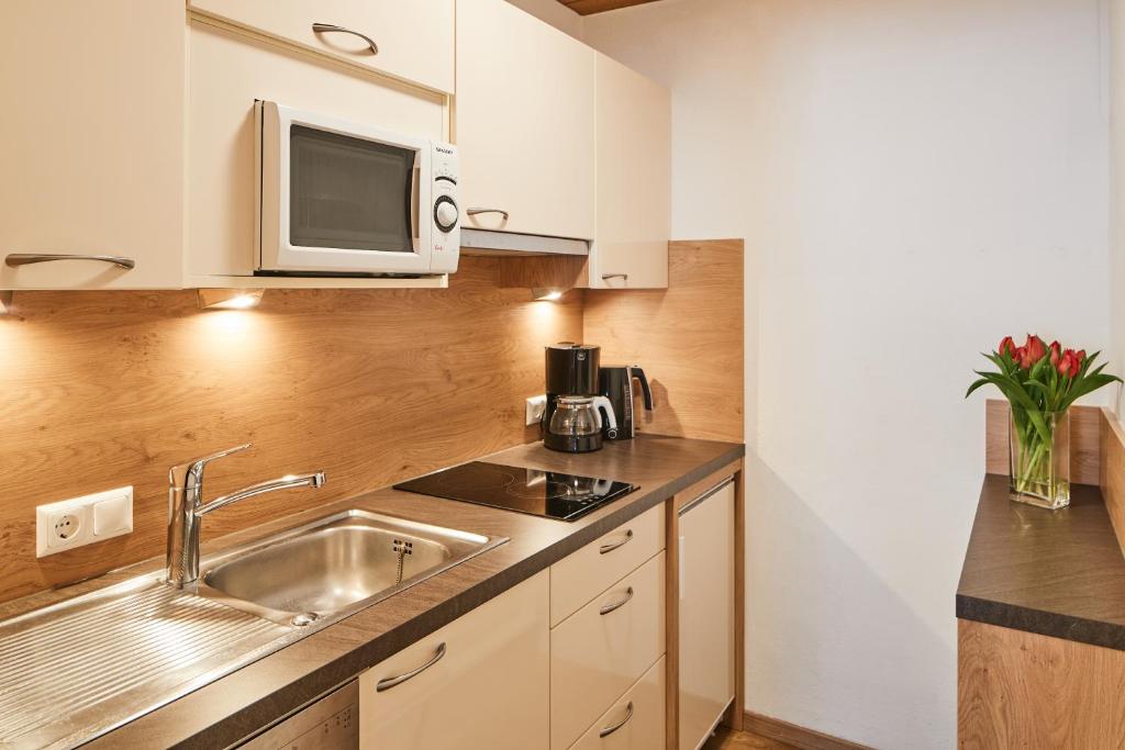 Kuchyň nebo kuchyňský kout v ubytování Appartements Sailer
