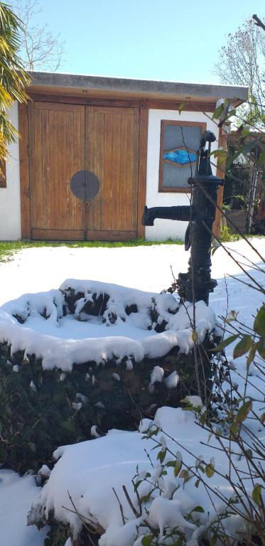 a yard covered in snow with a house at Villa Blanco in Opwijk