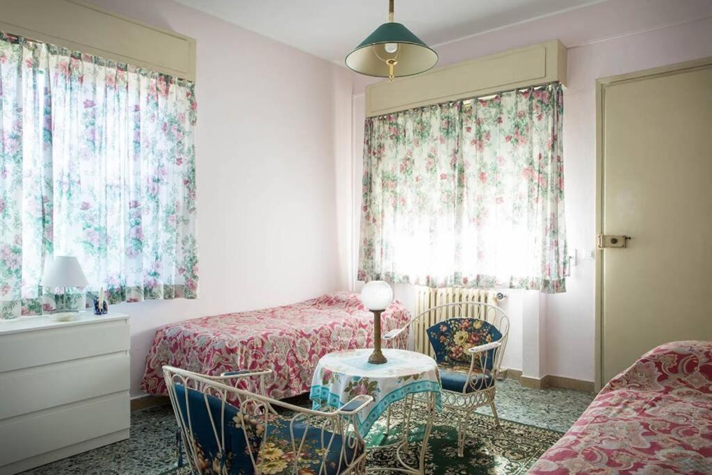 A bed or beds in a room at Villa Belvedere-Con piscina a Bardolino