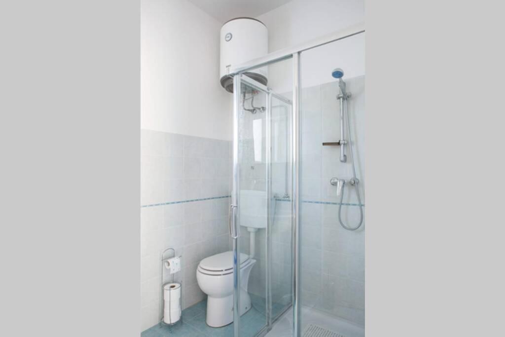 A bathroom at Villa Belvedere-Con piscina a Bardolino