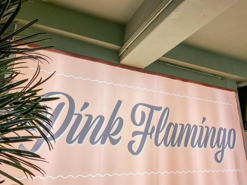 Un certificado, premio, letrero u otro documento en Pink Flamingo Boutique Hostel