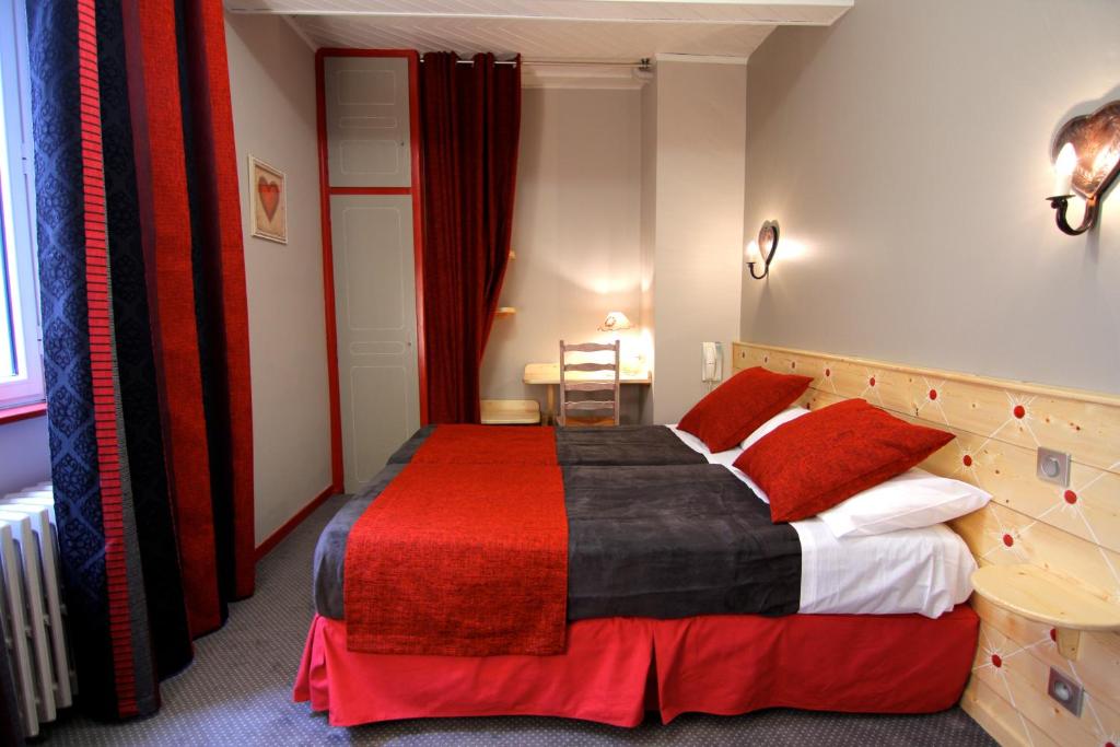 Postel nebo postele na pokoji v ubytování Auberge Le Cabaliros