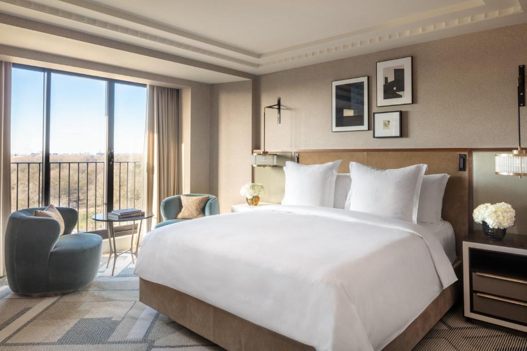 Four Seasons Hotel London at Park Lane - Premier King Room