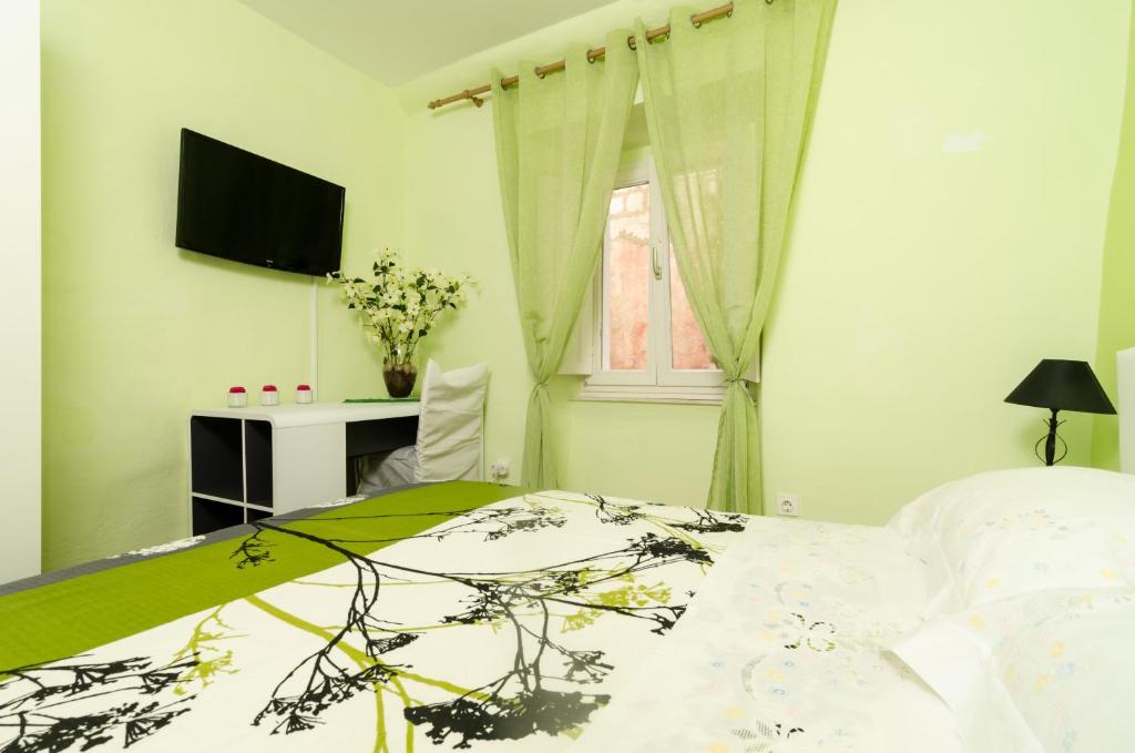 Televízia a/alebo spoločenská miestnosť v ubytovaní Apartment Little Star
