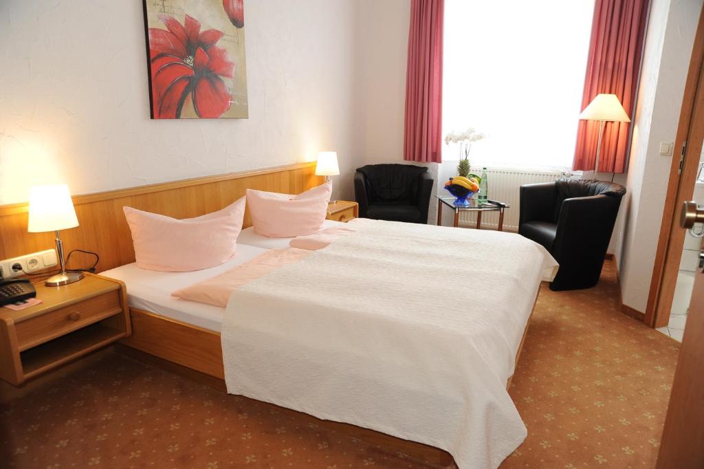Postel nebo postele na pokoji v ubytování Hotel Goldner Anker
