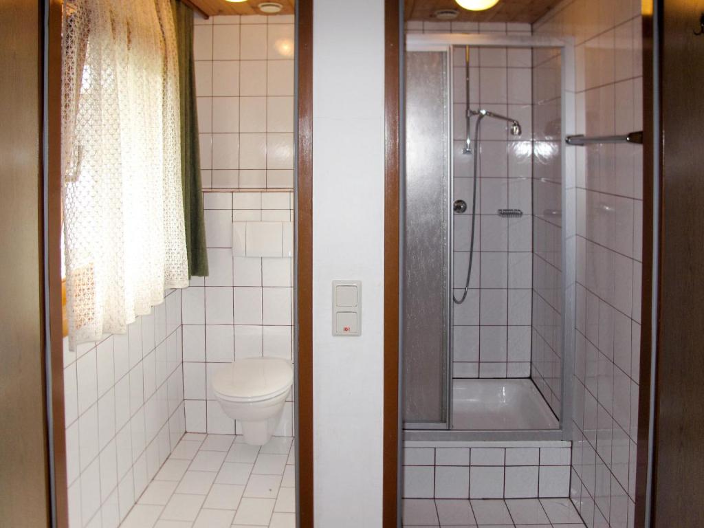Kúpeľňa v ubytovaní Holiday Home Schrofner by Interhome
