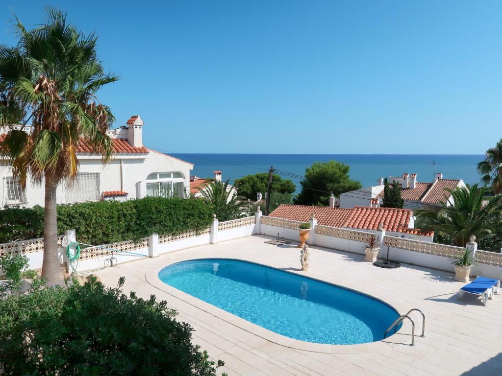 The swimming pool at or close to Apartment Tres Flores by Interhome