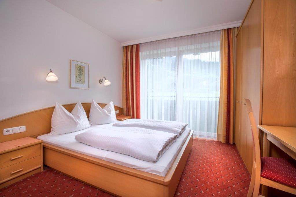 Postel nebo postele na pokoji v ubytování Garni Rösslhof