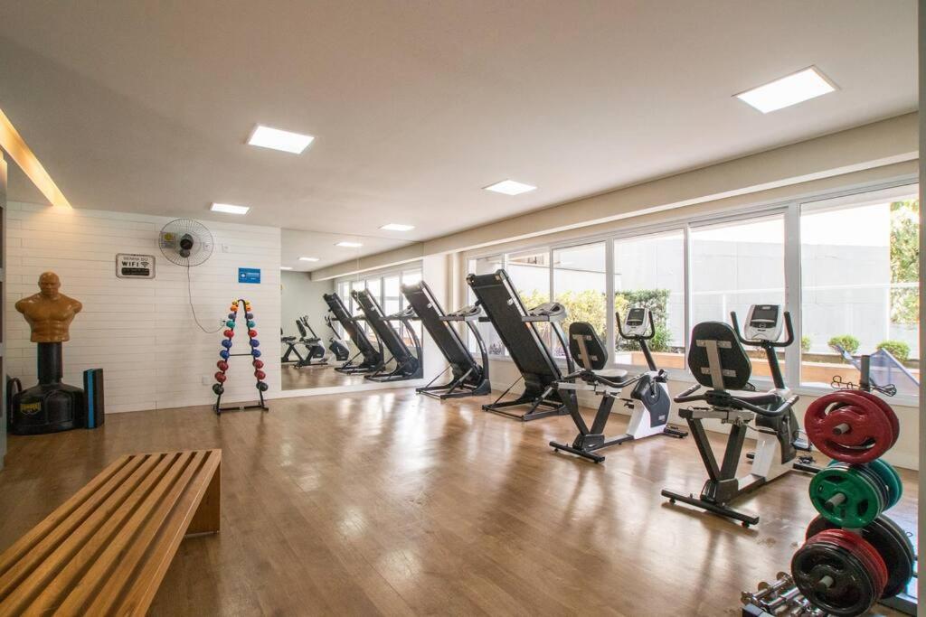  BS37 Studio moderno com varanda e bem localizado