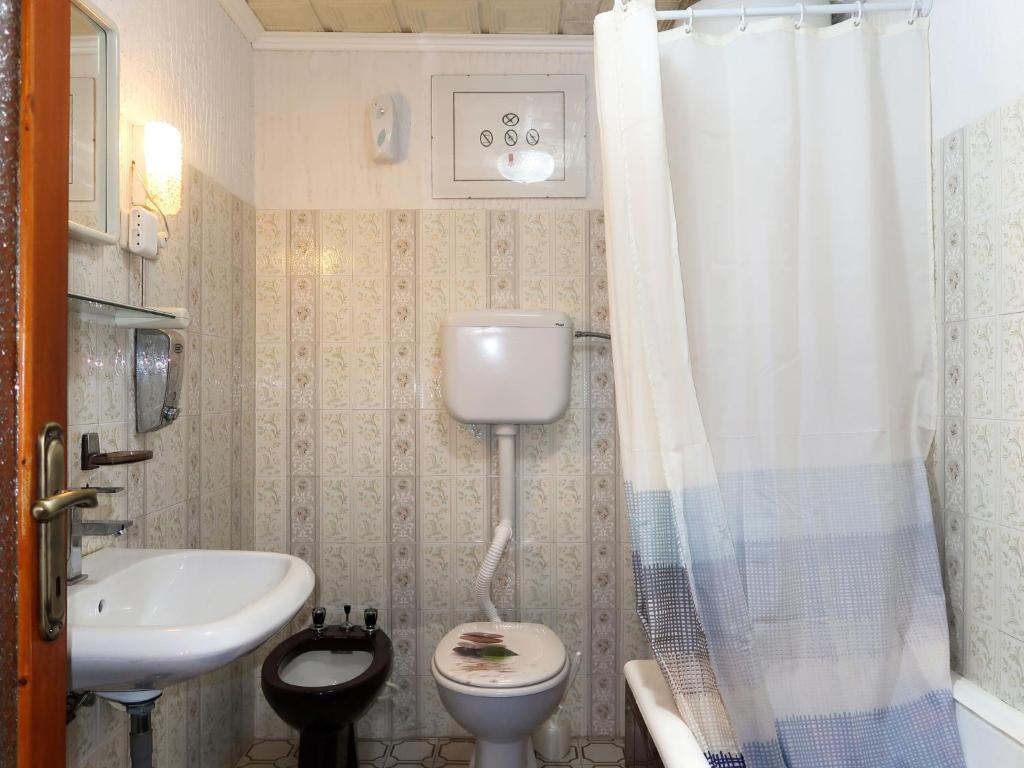 Koupelna v ubytování Holiday Home Delfar by Interhome